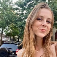 Amy Muller's Instagram, Twitter & Facebook