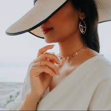 Shatha On Twitter أنا من يوم فارقتك و أنا انزف من صميمي احساس وأغنيلك أغاني وناس تهديها هدايا لناس ولا أدري وين تسمعها ومين اللي معك جل اس بتفهم انك المقصود حبيبي هناك تذكرني وتفتح خطك