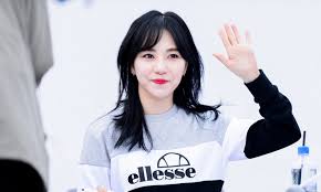 Former aoa member, actress kwon mina reveals that she has been bullied and harassed for over. Kwon Mina Kpop Reporter K Pop Breaking News And Gossip