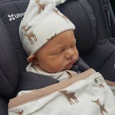 Mom Gives Birth to 10lb Baby in Car 🤰💪 Lesia and John Pettijohn thought  they had time to spare before their baby was born. However, forty-five  minutes into their drive to the