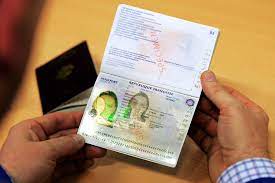 Un passeport valide 1 an peut être délivré en urgence à un adulte pour un motif d'ordre médical ou pour des raisons professionnelles. Faire Son Passeport En Urgence Quelles Sont Les Demarches Cnews