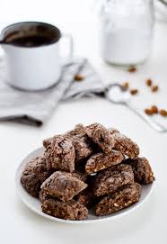 Italian Crunchy Almond Cookies Castagnelle Italian Christmas Cookies Recipe Almond Cookies Italian Cookies Recipes