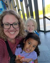 Tara Markley's Instagram, Twitter & Facebook