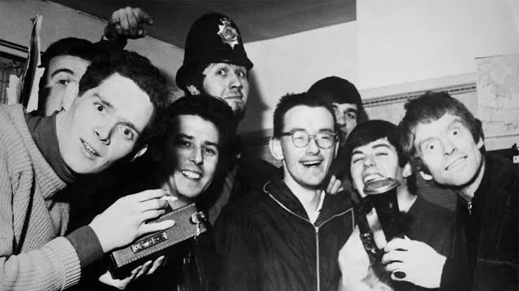 How Pirate Radio Rocked the 1960s Airwaves and Still Exists Today |  HowStuffWorks