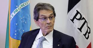 1 ficou nacionalmente conhecido por seu envolvimento no esquema de corrupção chamado de mensalão, do qual participou e que foi o primeiro a denunciar. Roberto Jefferson E Condenado Por Chamar Moraes De Xandao Do Pcc Noticias R7 Noticias