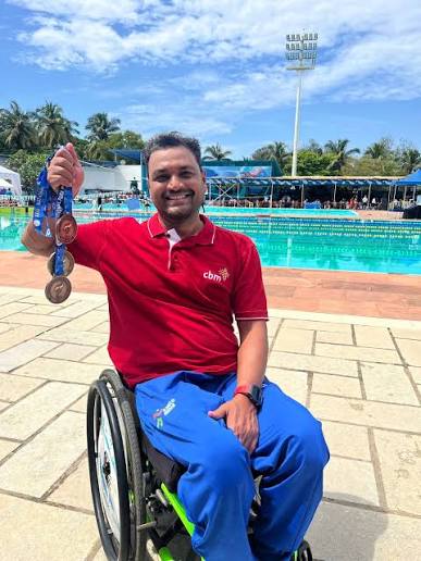 Para-swimmer Mohammad Shams Aalam Shaikh has made history! He is now the  first swimmer with paraplegia to conquer the longest open-water swim at the  National Takshila Open Water Swimming Competition in Patna.
