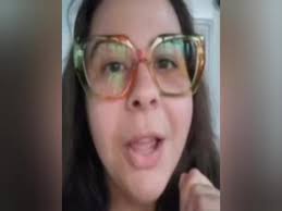 Ho 39 anni, mai stata baciata e non voglio fare sesso per non disturbare la mia  pace interiore", il VIDEO virale della creator Sarah