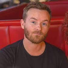 Pecoraro announced the happy news on instagram on saturday. Christopher Masterson Wikipedia