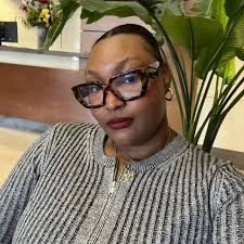 🪩🍸📚 (@lauraveley) • Threads, Say more