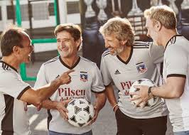 Put your face in the hole and become a rock star, a model or football play using one of our 250.000 scenarios. Camiseta Adidas Del Colo Colo 30 Aniversario Copa Libertadores 1991