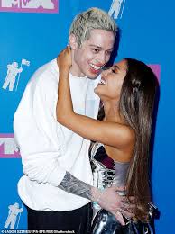 Davidson had a long road of mental health challenges and unexplained symptoms before he was diagnosed with bpd at age 23. Pete Davidson Sagt Dass Macht Spass Von Ex Ariana Grande Ist Fair Game Aktuelle Boulevard Nachrichten Und Fotogalerien Zu Stars Sternchen