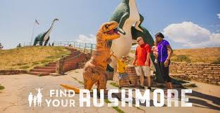 Bu ücretsiz küçük park, 5 dinozor heykeline sahiptir. Dinosaur Park Dinosaur Park Rapid City City