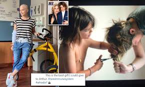 The actress, best known for her work in films like cruel intentions and legally blonde, was diagnosed with the condition in 2018. Selma Blair Reveals Bald Head As She Undergoes Radical Treatment For Ms Daily Mail Online