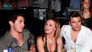 Check spelling or type a new query. Makrypoylia Xatzhgiannhs H Koinh Fwto Apo To 2005 Prin Ginoyn Zeygari Queen Gr