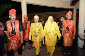 Ahmad noor raja train mai sotay howay. Sultan Melaka Bina Istana Di Indonesia