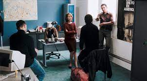The film's plot, revolving around a murder investigation that turns nasty, ticks along smoothly and efficiently. Critique Le Petit Lieutenant De Xavier Beauvois Critikat