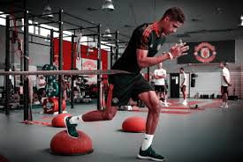 Raphael varane has completed his medical ahead of his move to manchester united, and will be announced tomorrow morning following the finalization of contract details and signatures.the x4. Jadonnutd S Tweet Raphael Varane Will Travel To Manchester On Thursday Or Friday And Will Have To Spend 5 Days In Quarantine Mufc Diarioas Via Madridxtra Mufc Manutd Mulive Transfers Manu Madrid