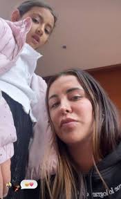 Thaliana, la hija de Yeison Jimenez con gran tristeza en el rostro afirmó  junto a su tia Lina Jimenez que su padre era muy bueno 💔😢👧🏻💔😭