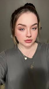 Shawna Marsh's Instagram, Twitter & Facebook