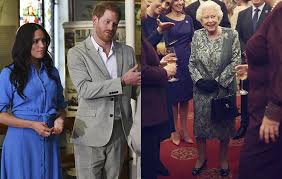 Em vídeo divulgado pela princesa anne, as duas batem um papo regado a sorrisos. Rainha Elizabeth Tira Harry E Meghan Markle De Foto Natalina Ofuxico