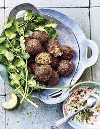 Falafels Indiens Aux Lentilles Corail Et Raita Carotte Cumin Et Citron Vert Pour 4 Personnes Recettes Elle A Table Recette En 2020 Recette De Falafel Recettes Indiennes Alimentation