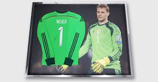 Check out his latest detailed stats including goals, assists, strengths & weaknesses and match ratings. Manuel Neuer Sein Signiertes Dfb Torwarttrikot Im Edlen Rahmen