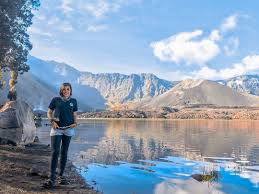  A Perfect Place For Camping Activity In Lombok Segara Anak Lake Mt Rinjani Indonesia Photo By Ig Pikowchan Camping Activities Photo Lake