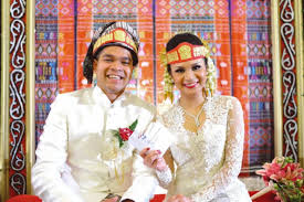 Kebaya batak kuning keemasan full payet. Sudah Tahu Belum Kebaya Pengantin Batak Kamu Berasal Dari Mana Wedding Market