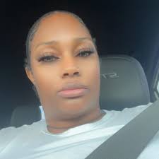 Jackie Blunt's Instagram, Twitter & Facebook