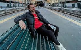 Na praia, em uma première ou em eventos, essas. Diogo Cunha Ex Big Brother Apanhado Com Nova Namorada Deixa Dar Um Beijinho Nova Gente