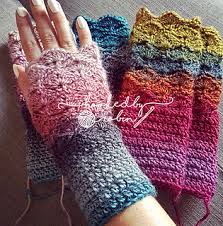 Like all the body parts our hands also feel the intense cold effect and the gloves are the signature thing to protect. Ravelry Fantail Stitch Fingerless Gloves Pattern By Hooked By Robin
