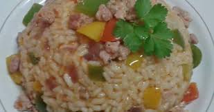 Ingredienti 150 g salsiccia di pollo e tacchino 1 l brodo vegetale 60 g burro.5 n cipolla 40 g parmigiano qb pepe 400 g riso carnaroli qb sale 1 dl vino. Risotto Con Salsiccia E Peperoni Italian Kitchen Club