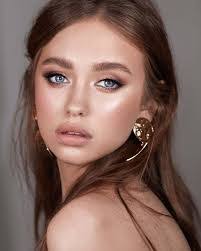 Sarah Kennett's Instagram, Twitter & Facebook