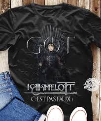 Ce sont également eux qui inventent les combats psychologiques et cassent les pierres de façon « péremptoire », qui mettent le feu au stock de flèche ou qui cuisinent des champignons vénéneux pour l'armée qui n'est. Alexandre Astier Got Kaamelott C Est Pas Faux Shirt
