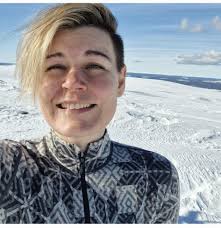 Hej alla studenter! Jag hyr ut vårat möblerade rum med egen ingång och  hall! . Jag hyr ut under kortare perioder . Så som 1 dag till 4 månader .  Du har