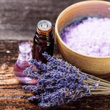Olio essenziale rigenerante e riparatore per cicatrici e piccole infezioni cutanee. Come Fare Olio Essenziale 6 Ricette Semplici Da Preparare In Casa