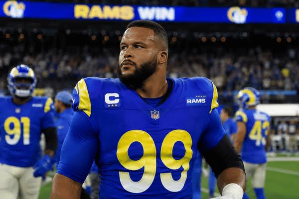 Aaron Donald Returns to NFL After 2 1/2 Years Away