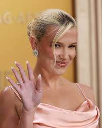 ✨ Millie Bobby Brown Channels Classic Hollywood Glam at the #SAGAwards ✨  @milliebobbybrown stuns in a sleek blush satin gown, embodying pure Old  Hollywood elegance. Styled with radiant @chopard diamonds and her