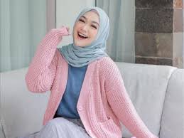 Sebelum ayahanda meninggal, oki setiana dewi dan ria ricis memang dekat dengan sang ayah. Auqpkigffxjzlm