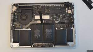 Votre macbook air se décharge trop vite ou ne charge plus correctement ? Tuto Changer La Batterie D Un Apple Macbook Pro Est Une Operation Difficile Mais Pas Impossible Les Numeriques