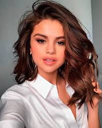 But How Beautiful Is Our Selena What Have You Done Today Selenagomez Selenagomez Selena Gomez Topt Sac Ve Guzellik Koyu Renk Sac Bohem Sac Modelleri