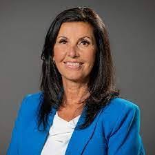 Monique Bateman's Instagram, Twitter & Facebook