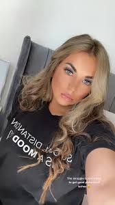 Holly Tobin's Instagram, Twitter & Facebook