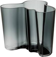 The unique shape of alvar aalto's vase savoy, designed in 1936, is always modern and remains one of the major icons of the scandinavian glass design. Iittala Alvar Aalto Collection Vase 160 Mm Clear Iittala Com