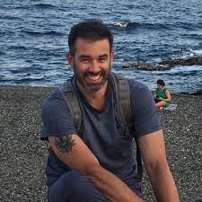 Se dio a conocer por participar en el reality show protagonistas de novela en 2002 y llegar a ser finalista del mismo. Daniel Arenas Interactive Dan Twitter