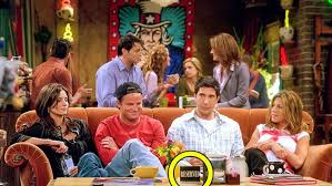 Created by david crane, marta kauffman. ØªÙØ§ØµÙŠÙ„ ØµØºÙŠØ±Ø© Ù…Ù† Ù…Ø³Ù„Ø³Ù„ Friends Ø±Ø¨Ù…Ø§ Ù„Ù… ÙŠÙ„Ø§Ø­Ø¸Ù‡Ø§ Ø§Ù„Ø¬Ù…ÙŠØ¹ Ø£Ø±Ø§Ø¬ÙŠÙƒ ÙÙ† Ù…Ø³Ù„Ø³Ù„ Friends