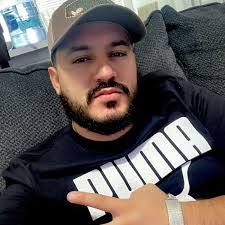 Andre Jaramillo's Instagram, Twitter & Facebook