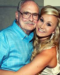 Dee Cheatham's Instagram, Twitter & Facebook