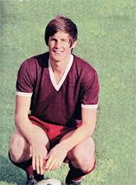 El ahora seleccionador de esa nación empezó a hacer carrera en el fk sarajevo y varios clubes yugoslavos antes de llegar. Fk Sarajevo Kandidovao Sampionske Generacije Kluba Za Sestoaprilsku Nagradu
