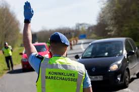 In de 'algemene richtlijnen' vind je de maatregelen die zijn genomen om uitwisseling van het coronavirus tegen te gaan. Boosheid En Verwarring Om Scherpere Duitse Coronaregels Nederlanders Overwegen Smokkelroutes Te Nemen Strengere Duitse Coronaregels Gelderlander Nl